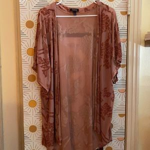 Torrid Blush velvet floral kimono